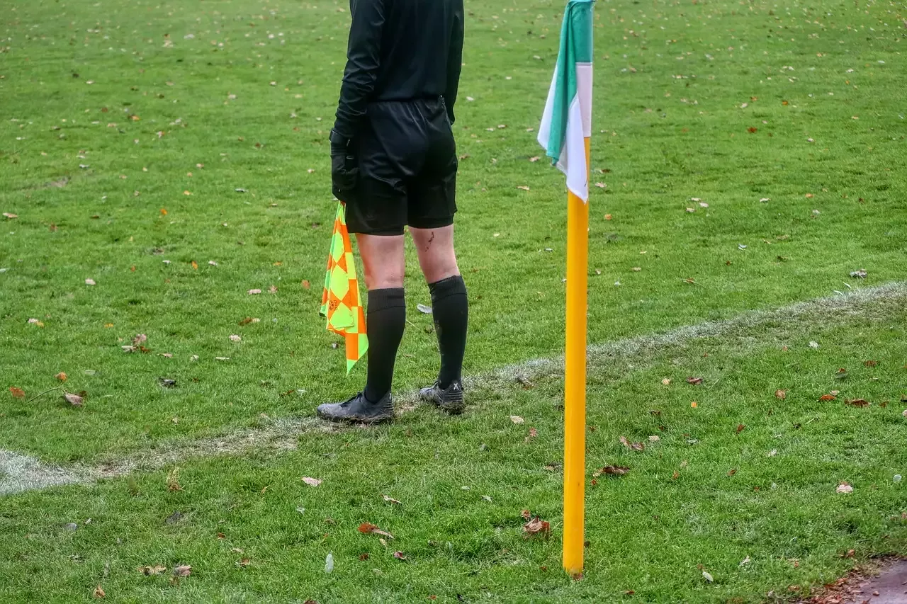 Spiegazione della regola del fuorigioco nel calcio