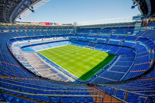 L’aumento dei ricavi: come i club di calcio europei stanno massimizzando i profitti trasformando gli stadi in mucche da mungere